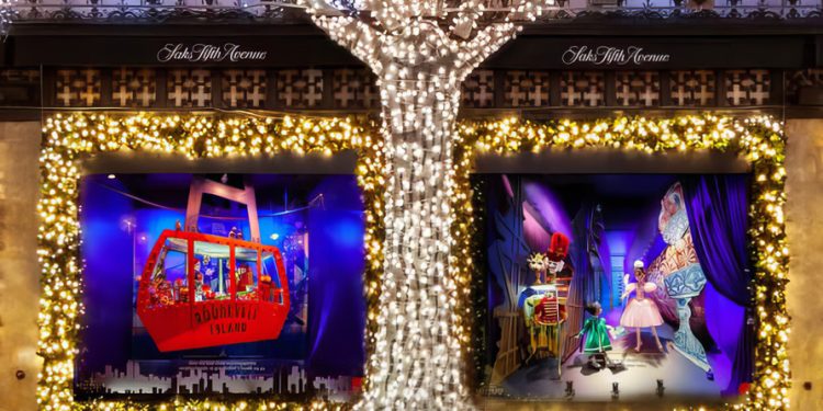 Saks Fifth Avenue, End of year windows display